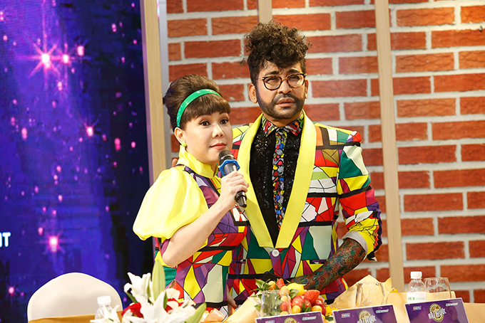 Thanh Bạch gây sốc khi xuất hiện ở họp báo với hình tượng không giống ai